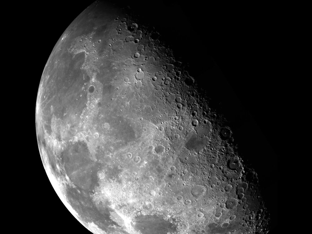 Moon. Photo by NASA (https://unsplash.com/photos/pd4lo70LdbI)